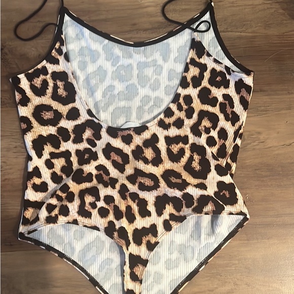 Leopard Print Bodysuit - Picture 2 of 3